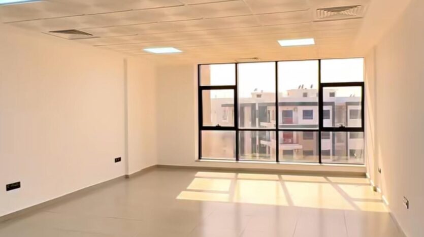 location bureau Casablanca, plateau bureau à louer Jnane Californie, bureau professionnel à louer Ain Chock, cabinet médical à louer Casablanca, bureaux neufs Casablanca Californie, espace de travail à louer Casablanca, bureau climatisé avec parking Casablanca, bureau 49m² 52m² à louer Casablanca