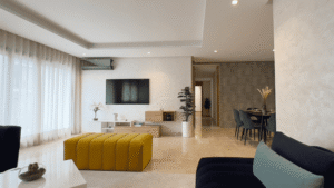 Résidence haut standing Les Allées de Californie 2, située au cœur du quartier Californie à Casablanca. Appartements sécurisés de 2 à 3 chambres, avec finitions premium : domotique, climatisation, parquet, marbre, cuisine équipée, douche à l’italienne, fibre optique. Résidence fermée avec sécurité 24h/7j, vidéosurveillance, espaces verts et parkings privatés. Proximité écoles, commerces, pharmacies, cliniques et salles de sport. Livraison immédiate. Prix à partir de 1 400 000 DH. Opportunité idéale pour investissement ou résidence principale