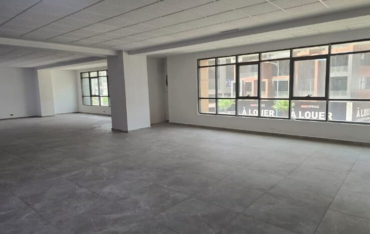 plateau de bureau lumineux et aménagé de 209 m² au 1er étage d'un immeuble neuf exclusivement professionnel à Florida Park, Sidi Maarouf , Realty Morocco.
