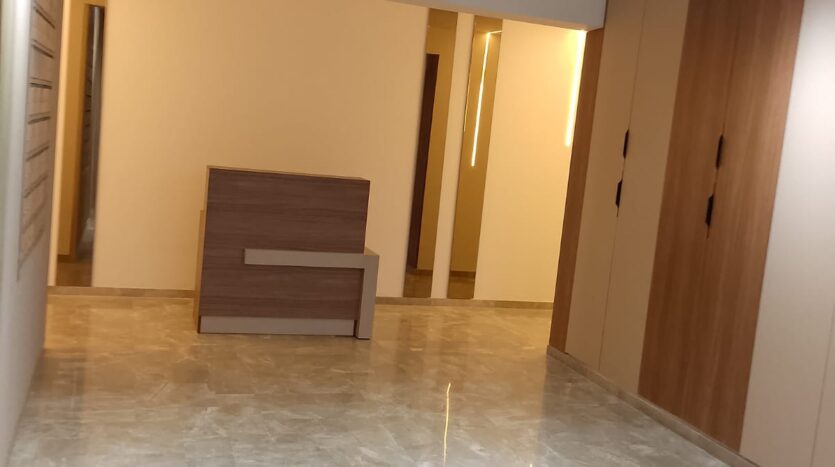 #BureauALouer #Casablanca #Almaz #ImmobilierProfessionnel #BureauCasablanca #OpenSpace #RealtySuccessMorocco #LocationBureau #Coworking #ProfessionLibérale #BureauModerne