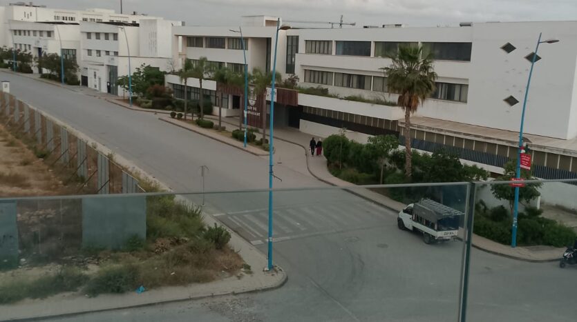 #BureauALouer #Casablanca #Almaz #ImmobilierProfessionnel #BureauCasablanca #OpenSpace #RealtySuccessMorocco #LocationBureau #Coworking #ProfessionLibérale #BureauModerne