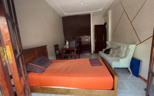 Maison (R+2) + Cave à Vendre à Sidi Maarouf – 480 m²
