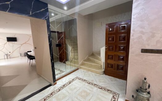 Maison (R+2) + Cave à Vendre à Sidi Maarouf – 480 m²