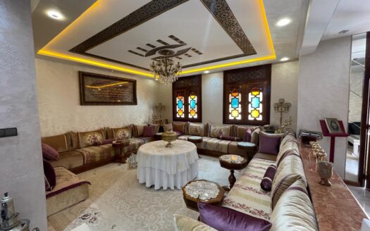 Maison (R+2) + Cave à Vendre à Sidi Maarouf – 480 m²