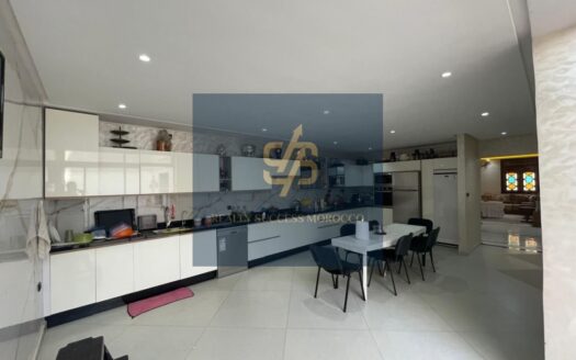 Maison (R+2) + Cave à Vendre à Sidi Maarouf – 530 m²